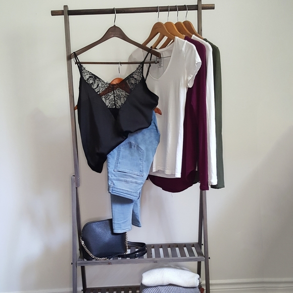 Black silk deep V cami - Picture 4 of 7